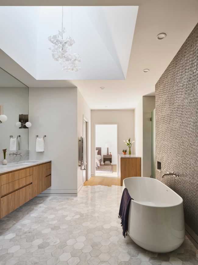 Flowing spaces and artistic details for The Hartford Residence in Texas