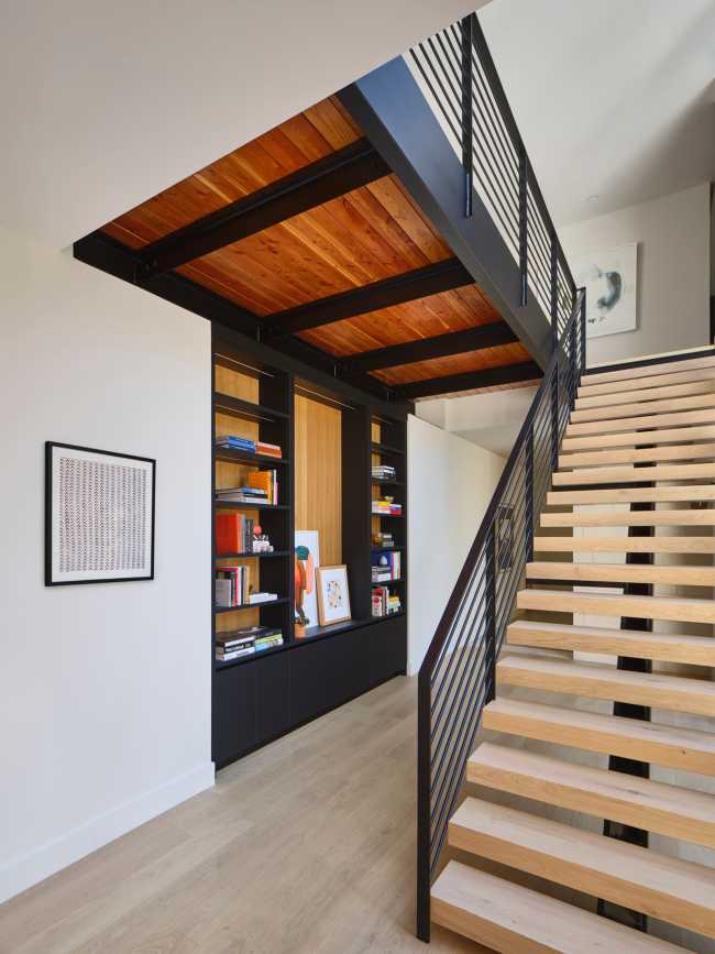 Flowing spaces and artistic details for The Hartford Residence in Texas