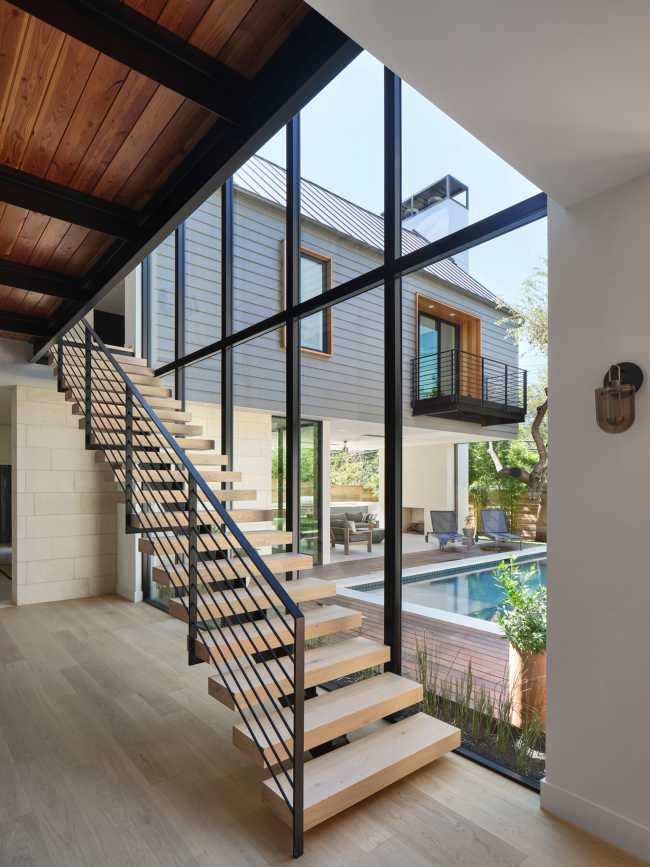 Flowing spaces and artistic details for The Hartford Residence in Texas