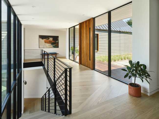 Flowing spaces and artistic details for The Hartford Residence in Texas