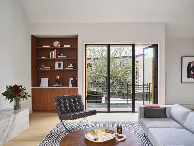 Flowing spaces and artistic details for The Hartford Residence in Texas