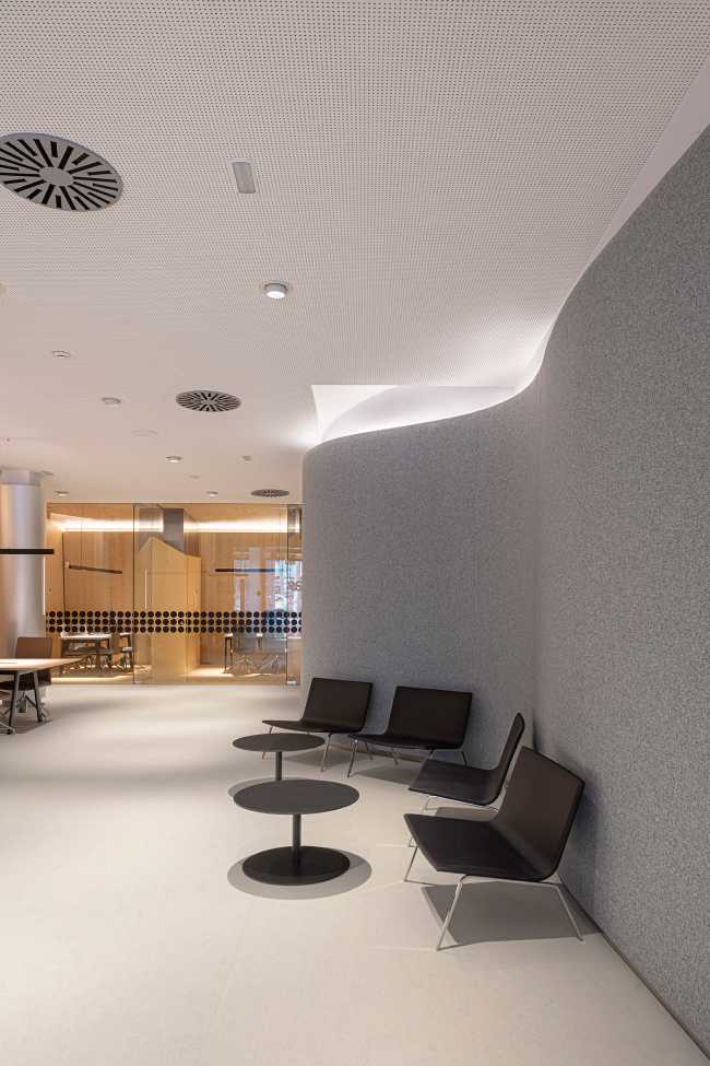 BS Welcome Hub, tra astrazione ed espressionismo