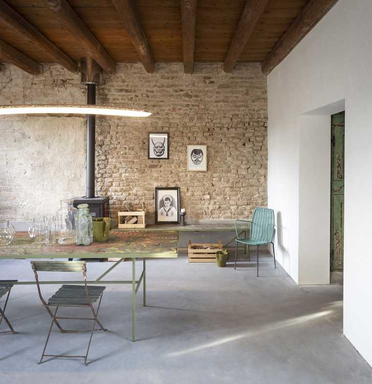 A house project for a brother and sister: preserving the frugality of the past while adding new freedom