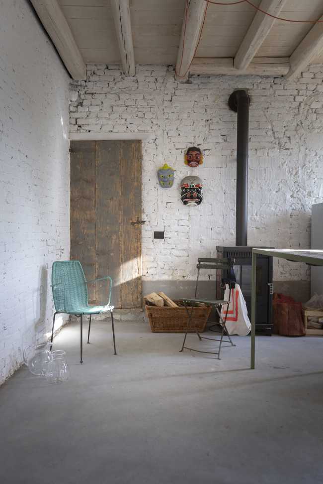 Proyecto de una casa para un hermano y una hermana: preservar la frugalidad del pasado agregando nueva libertad