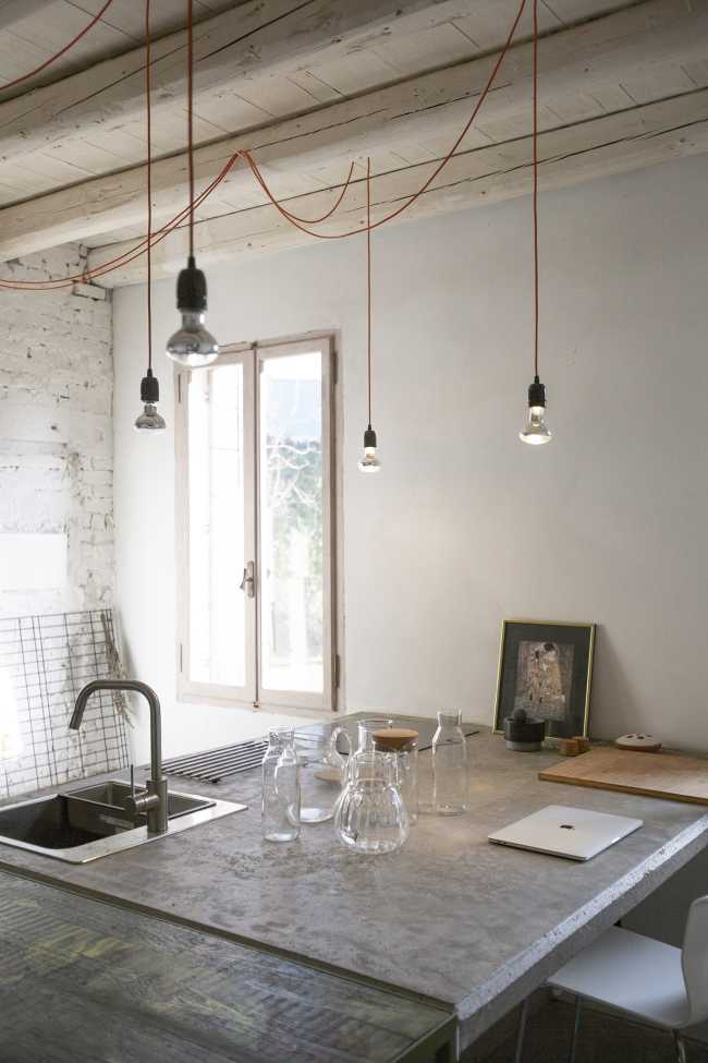 Proyecto de una casa para un hermano y una hermana: preservar la frugalidad del pasado agregando nueva libertad