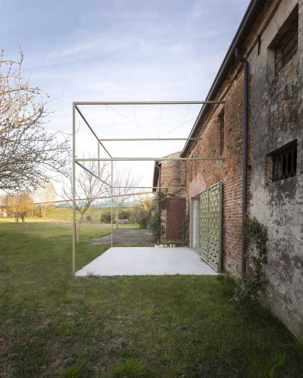 Proyecto de una casa para un hermano y una hermana: preservar la frugalidad del pasado agregando nueva libertad