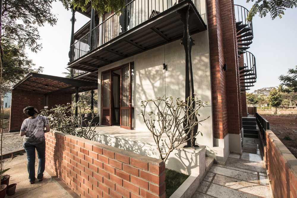 Corbel House. A contemporary residence inspired by the tradition