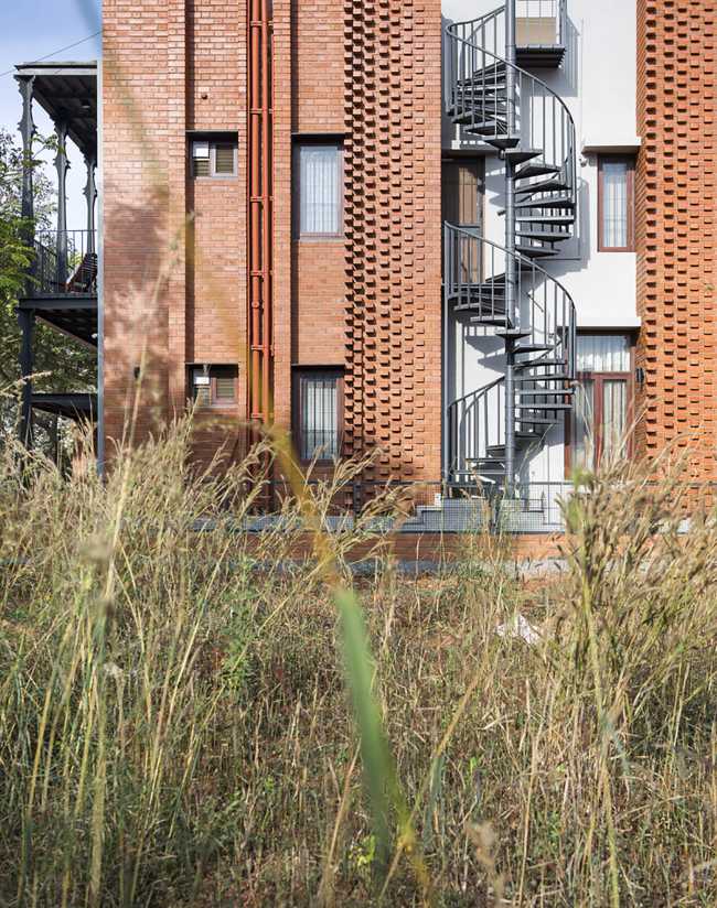 Corbel House. A contemporary residence inspired by the tradition