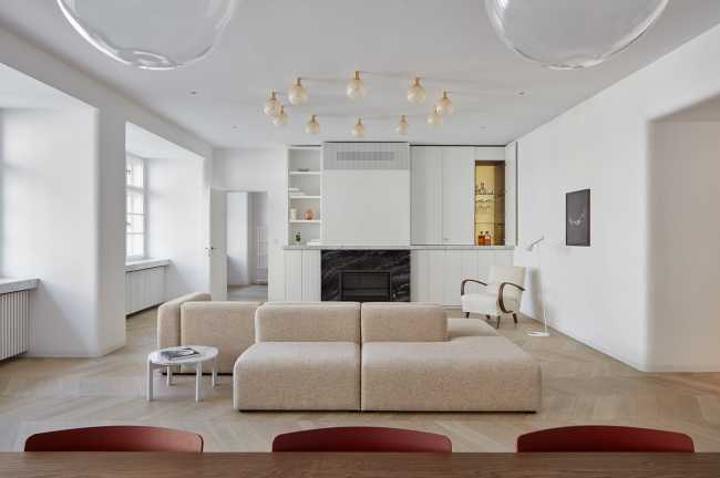 077 Residence, ristrutturazione di un ampio appartamento nel cuore di Praga. Moodboard ricca e dettagli raffinati