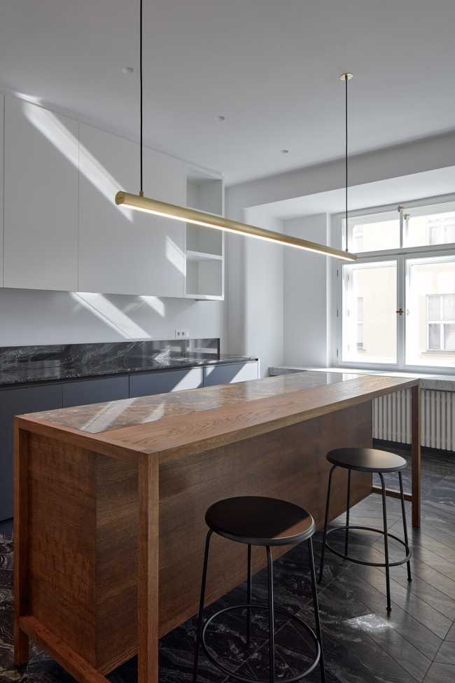 077 Residence, ristrutturazione di un ampio appartamento nel cuore di Praga. Moodboard ricca e dettagli raffinati