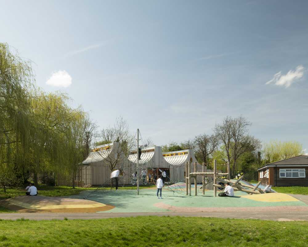 Woodland Classrooms, portali tra il territorio familiare della scuola e il misterioso mondo del bosco