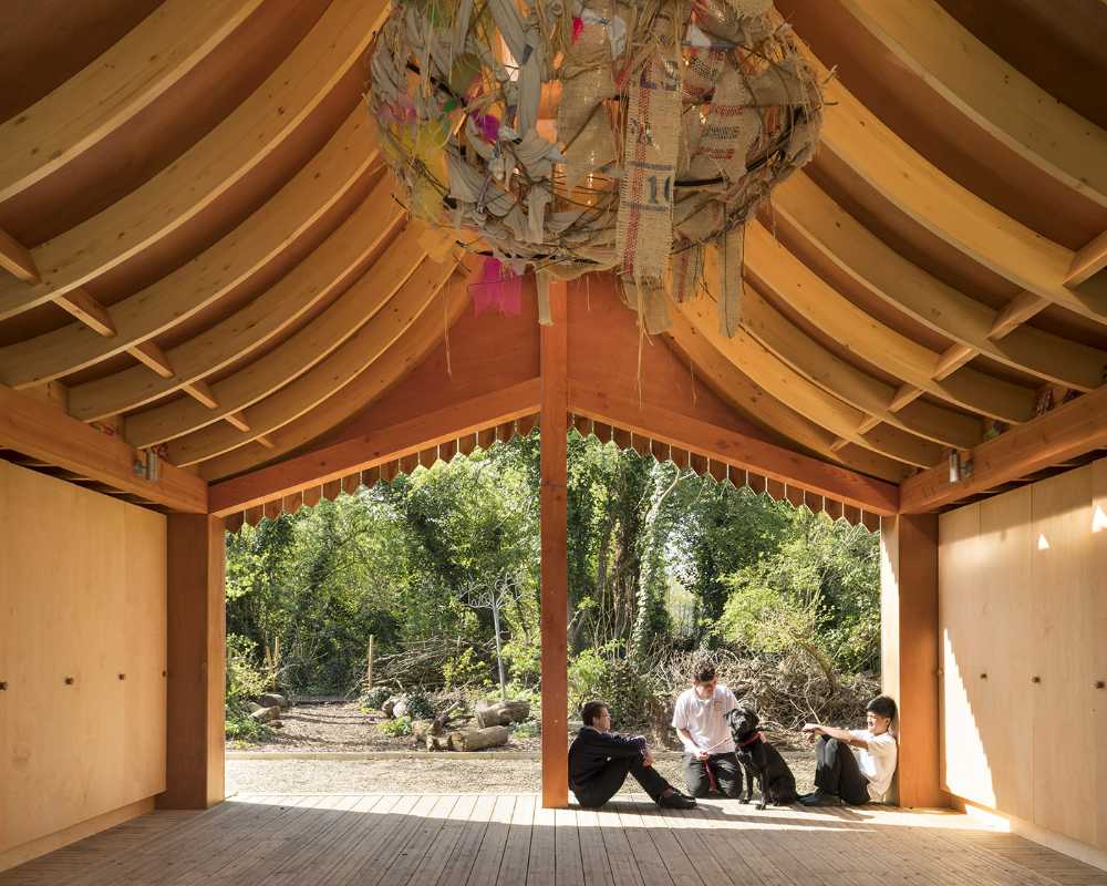 Woodland Classrooms, portali tra il territorio familiare della scuola e il misterioso mondo del bosco