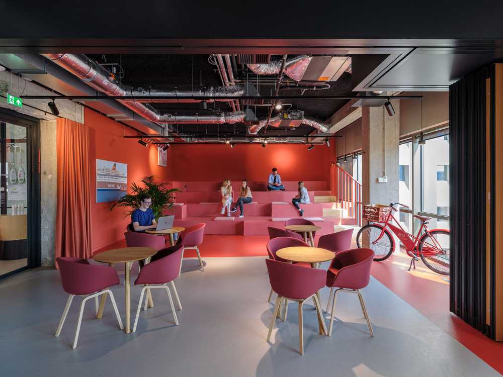 The restoration of an architecturally valuable building for the new headquarters of Unilever Benelux in the heart of Rotterdam
