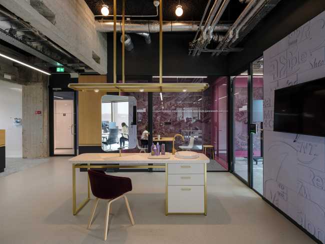 The restoration of an architecturally valuable building for the new headquarters of Unilever Benelux in the heart of Rotterdam