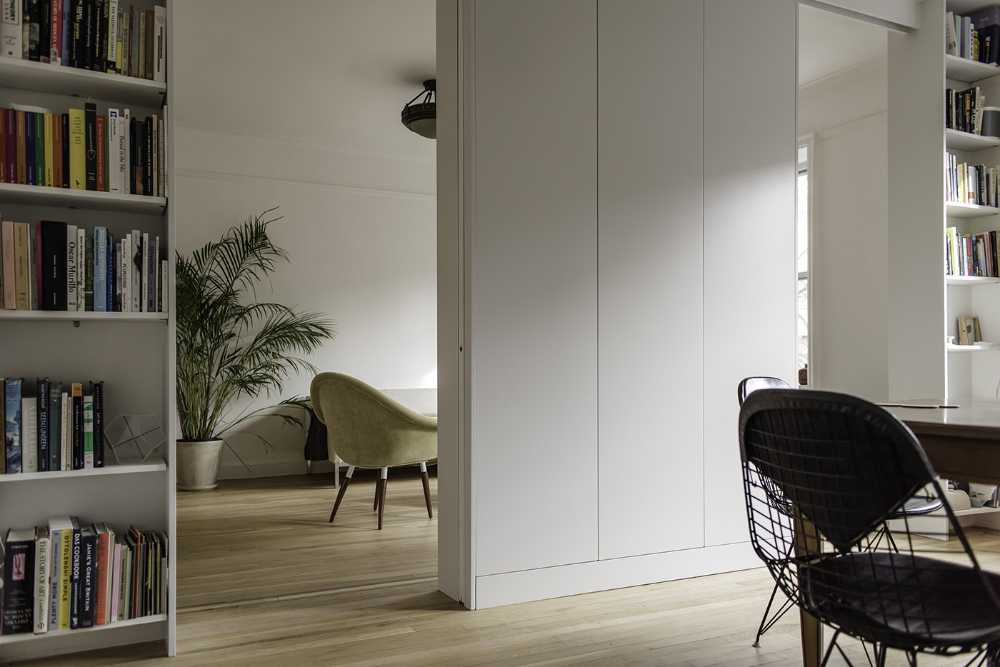 Restyling the interior of an apartment in New York City. Recovery of original 1930s design elements and a new spatial approach