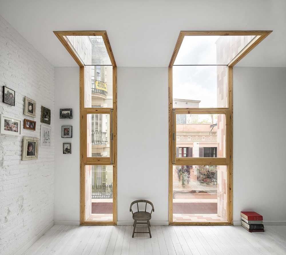 Ristrutturazione totale di Asturias, una casa di città unica tra tradizione ed eleganza moderna