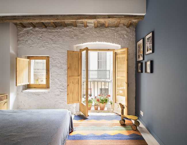 Renovación total de Asturias, una casa de ciudad única entre la tradición y la elegancia moderna