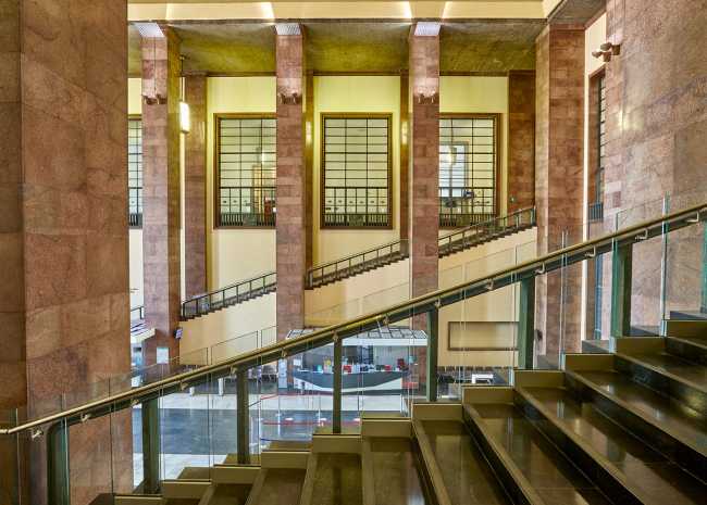 Palazzo di Giustizia di Milano. 1 km di balaustre per gli interventi di adeguamento di tutti i corpi scala