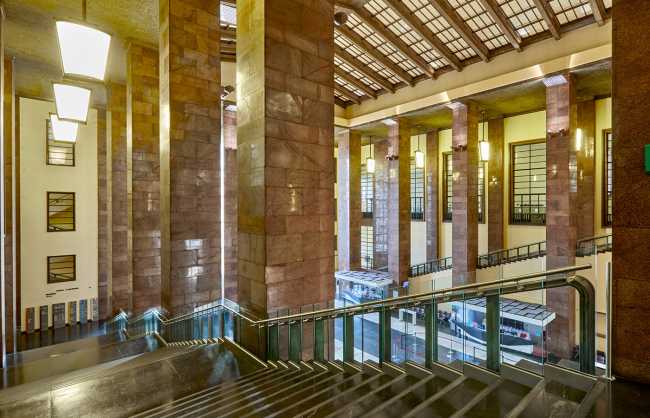 Palazzo di Giustizia di Milano. 1 km di balaustre per gli interventi di adeguamento di tutti i corpi scala