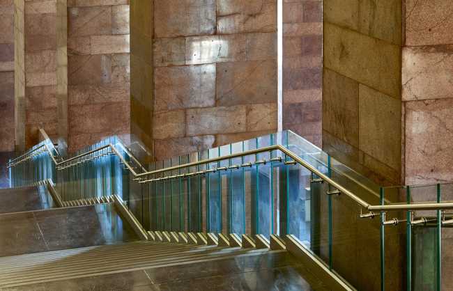 Palazzo di Giustizia di Milano. 1 km di balaustre per gli interventi di adeguamento di tutti i corpi scala