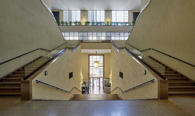 Palazzo di Giustizia di Milano. 1 km di balaustre per gli interventi di adeguamento di tutti i corpi scala