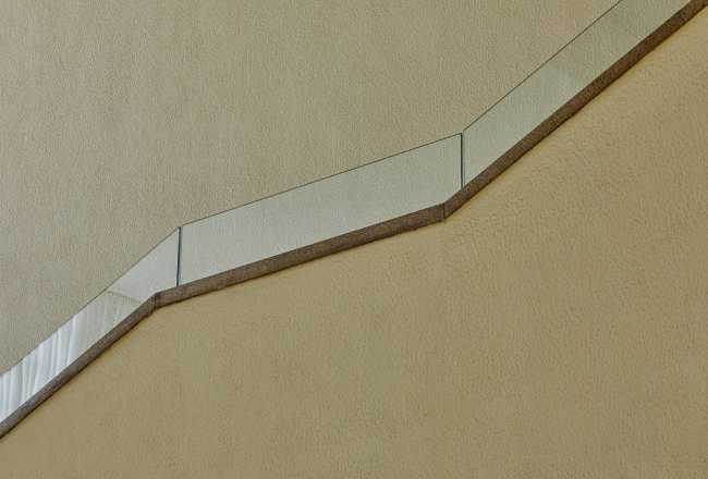 Palazzo di Giustizia di Milano. 1 km di balaustre per gli interventi di adeguamento di tutti i corpi scala