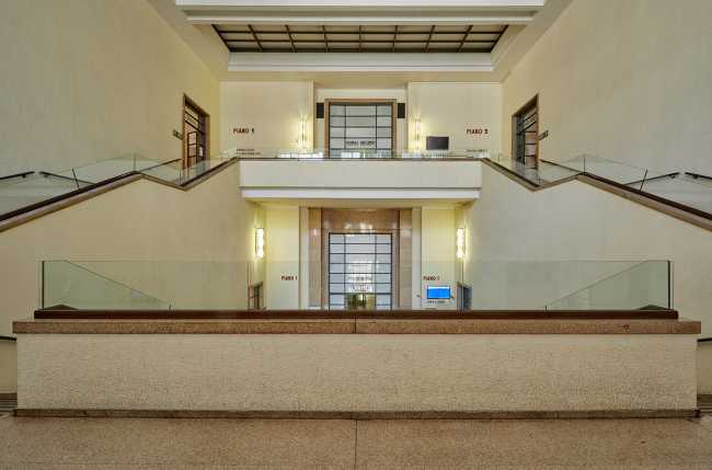 Palazzo di Giustizia di Milano. 1 km di balaustre per gli interventi di adeguamento di tutti i corpi scala