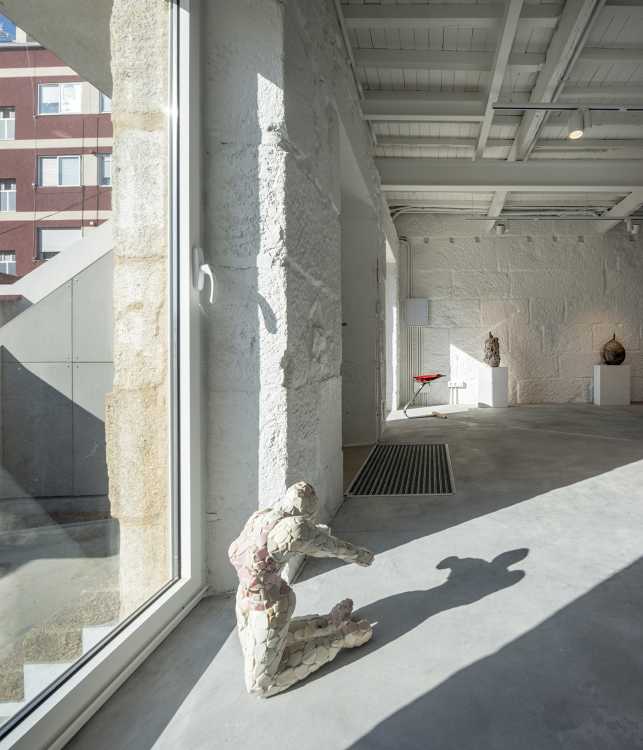 Casa para un artista. Un lugar de trabajo y descanso, esculpido por el deseo y el ingenio