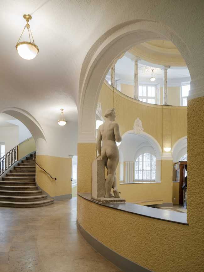 Recalificación de los Baños municipales de Estrasburgo. Delicado equilibrio entre un espacio histórico icónico y las exigencias de la modernidad