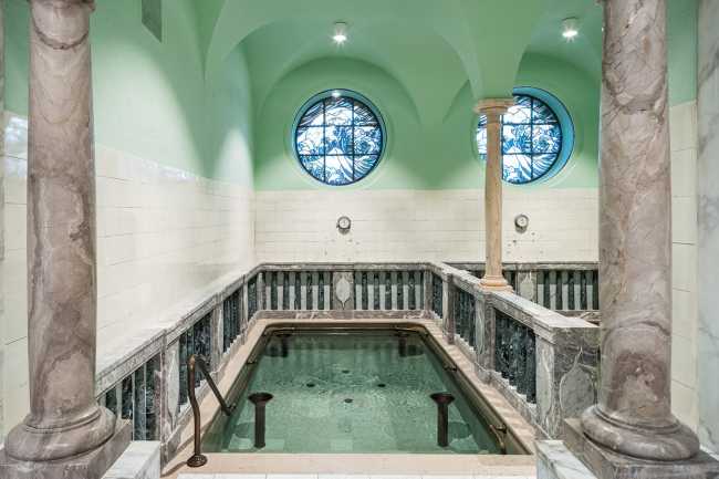 Recalificación de los Baños municipales de Estrasburgo. Delicado equilibrio entre un espacio histórico icónico y las exigencias de la modernidad