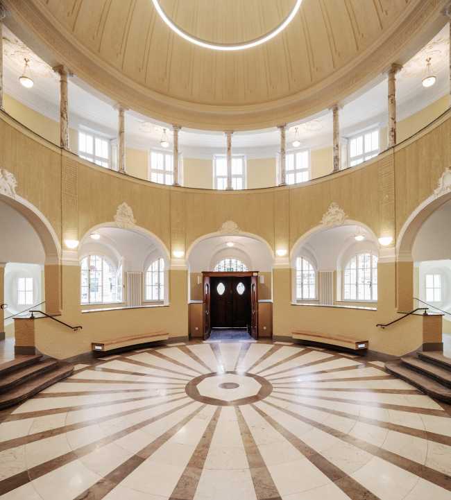 Recalificación de los Baños municipales de Estrasburgo. Delicado equilibrio entre un espacio histórico icónico y las exigencias de la modernidad