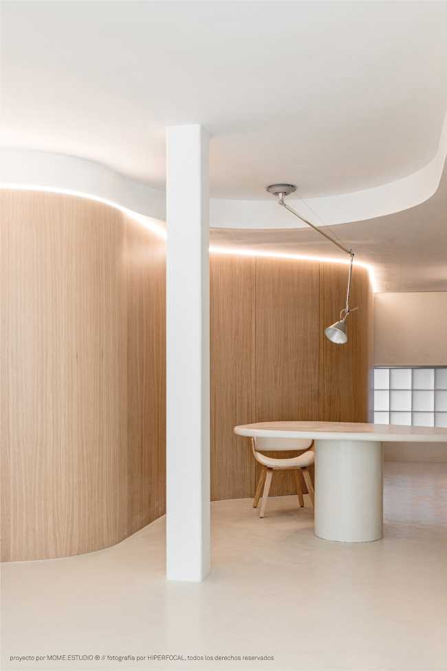 Appartamento EMB. Due elementi architettonici risolvono il progetto dell’intero spazio abitativo