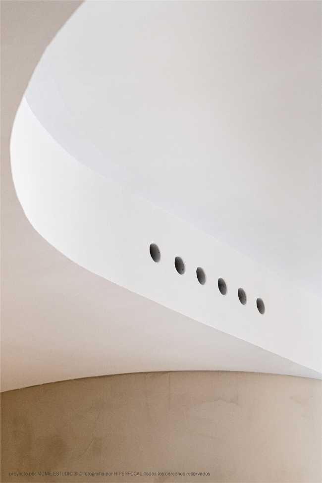 Appartamento EMB. Due elementi architettonici risolvono il progetto dell’intero spazio abitativo