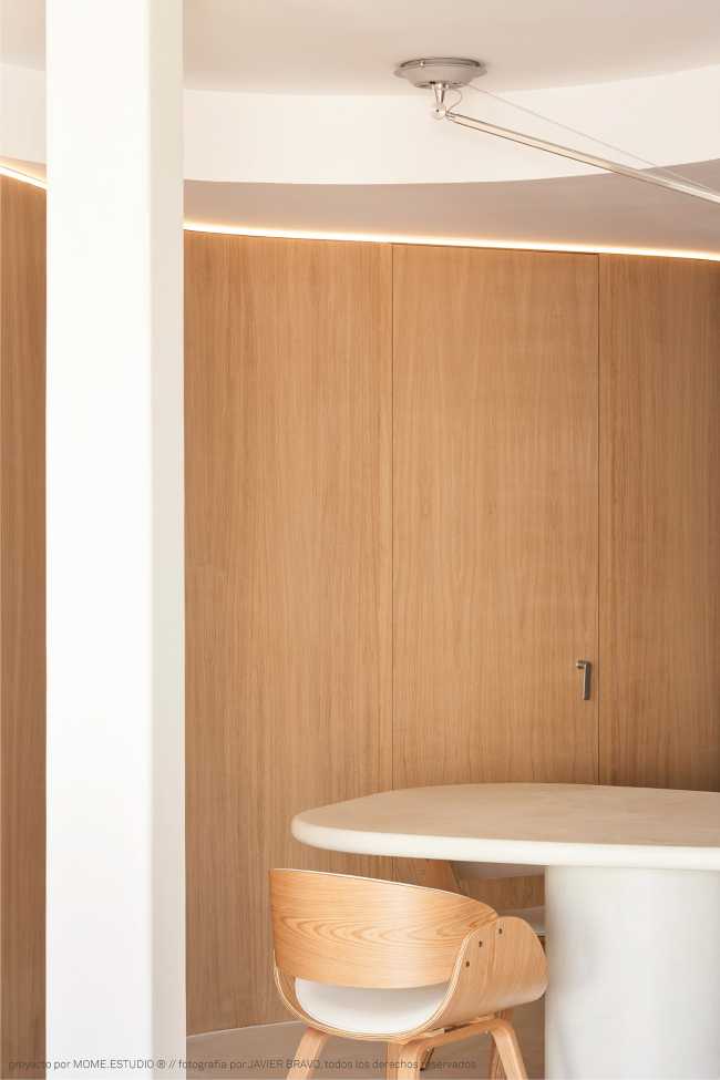 Appartamento EMB. Due elementi architettonici risolvono il progetto dell’intero spazio abitativo