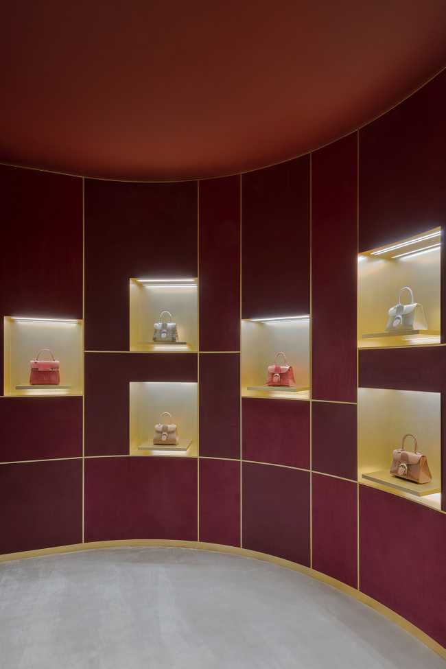 A new Delvaux boutique in the Dubai Mall. The iconic leather goods land in the Middle East with an unprecedented aesthetic of elegance