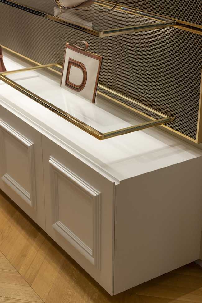 A new Delvaux boutique in the Dubai Mall. The iconic leather goods land in the Middle East with an unprecedented aesthetic of elegance