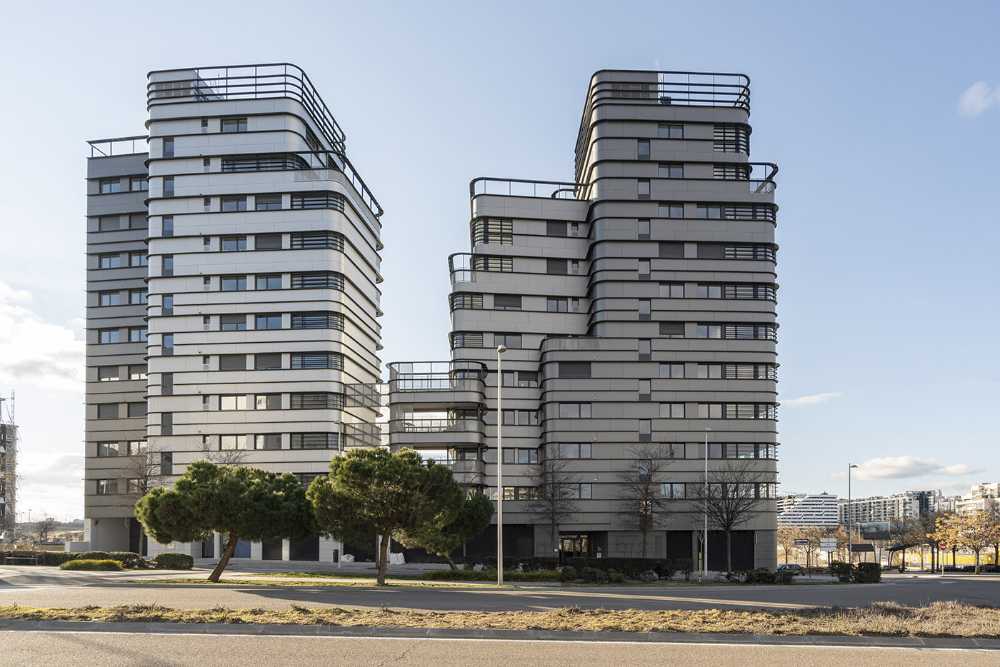 Tres torres para viviendas y negocios en Madrid. Las vistas panorámicas, la interacción social y la integración con la naturaleza son ejes del proyecto