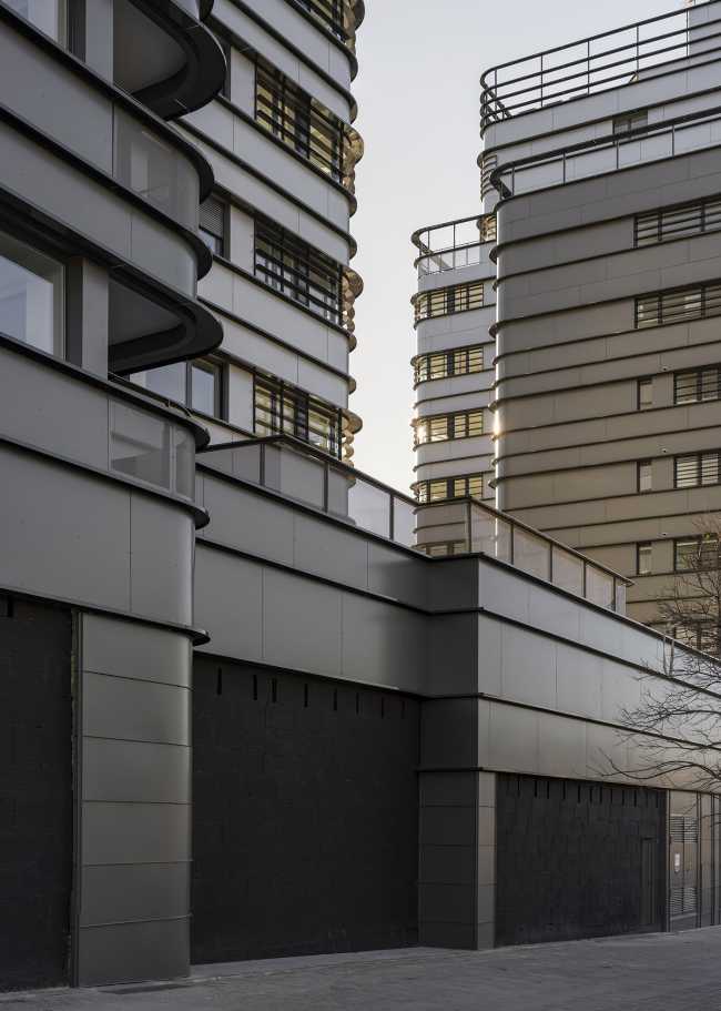 Three towers for housing and stores in Madrid. Panoramic views, social interaction and integration with nature are the highlights of the project
