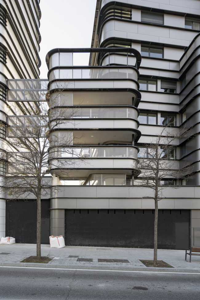 Three towers for housing and stores in Madrid. Panoramic views, social interaction and integration with nature are the highlights of the project
