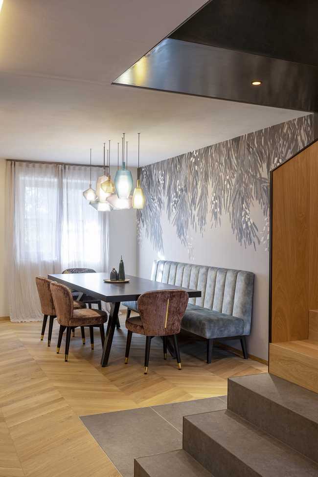 Las tradiciones bajo un techo monumental. Casa K2 en el altiplano de Renon en el Alto Adigio