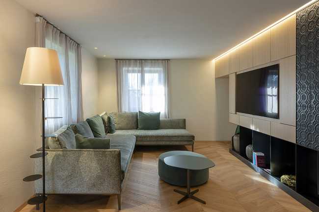 Las tradiciones bajo un techo monumental. Casa K2 en el altiplano de Renon en el Alto Adigio