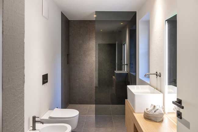 Las tradiciones bajo un techo monumental. Casa K2 en el altiplano de Renon en el Alto Adigio