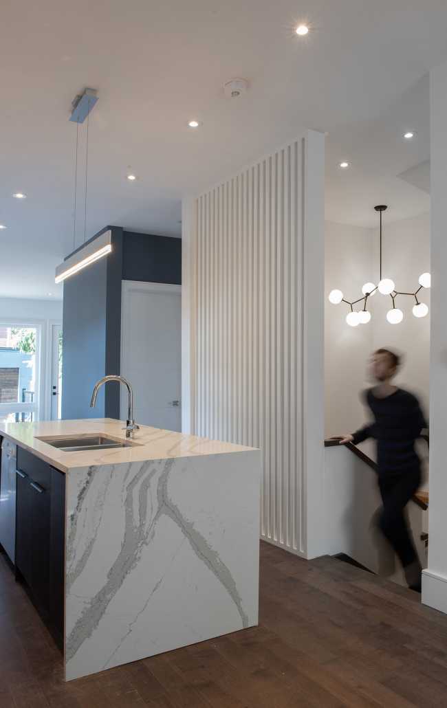 Brother's Residence.Three-family housing where space, privacy, comfort and connection to the outdoors reign supreme