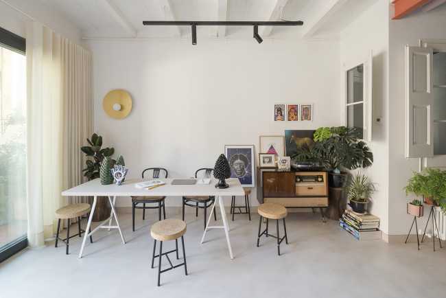 Apartment FONT6 a Wunderkammer. A quiet retreat filled with emotionally charged artifacts a stone's throw from the Sagrada Familia