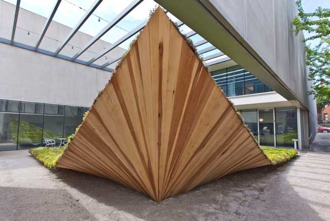 La instalación de Green Varnish que muestra cómo ignorar una realidad incómoda