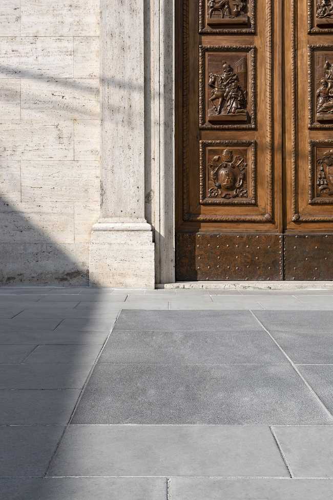 Riqualificazione urbana a Serravalle Scrivia. Una pavimentazione che rivede in chiave moderna quella  preesistente