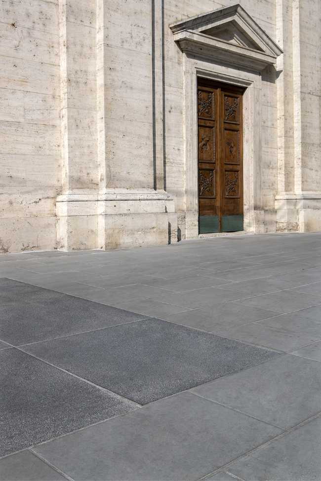 Riqualificazione urbana a Serravalle Scrivia. Una pavimentazione che rivede in chiave moderna quella  preesistente