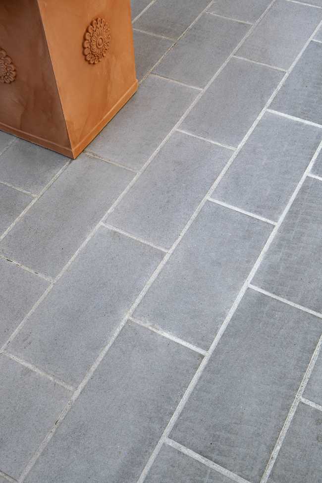 Riqualificazione urbana a Serravalle Scrivia. Una pavimentazione che rivede in chiave moderna quella  preesistente