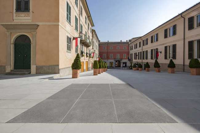 Riqualificazione urbana a Serravalle Scrivia. Una pavimentazione che rivede in chiave moderna quella  preesistente