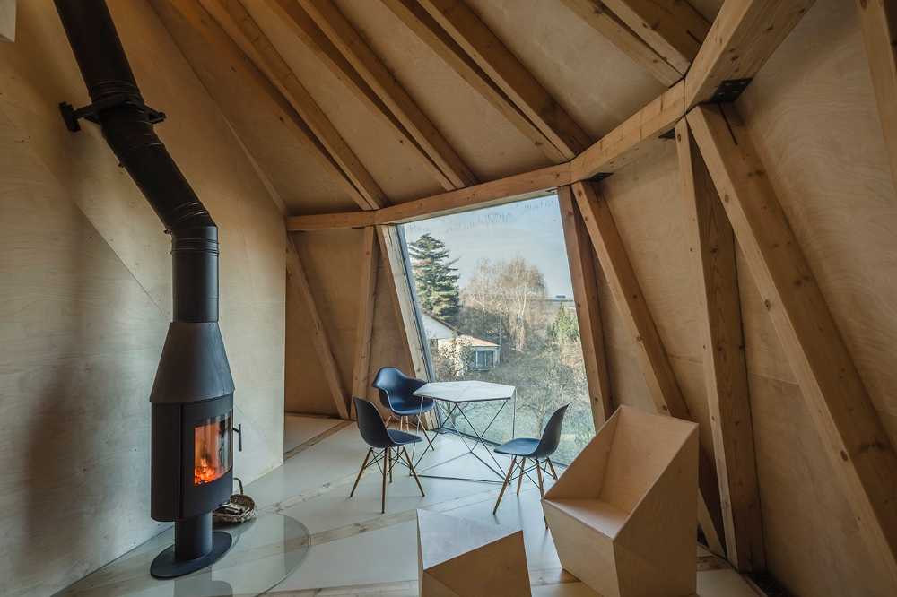 La maison qui se dresse comme un arbre : Maison dans le Verger